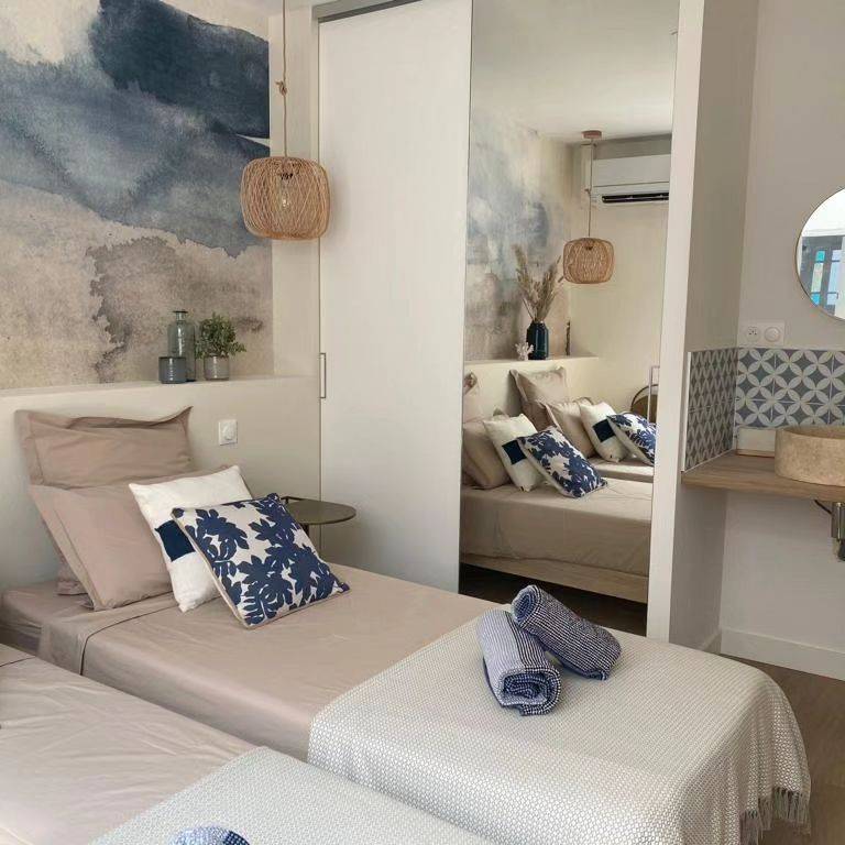 Rénovation chambre parentale aux couleurs bleutés rue Gambetta à  Sète 34200 dans l'Hérault