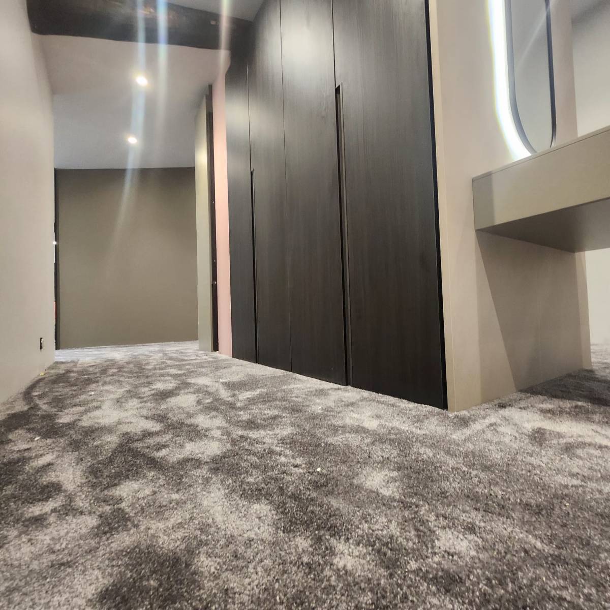Conception de mobilier design et dressing sur mesure pour ma suite parentale à Béziers 34500 en Occitanie