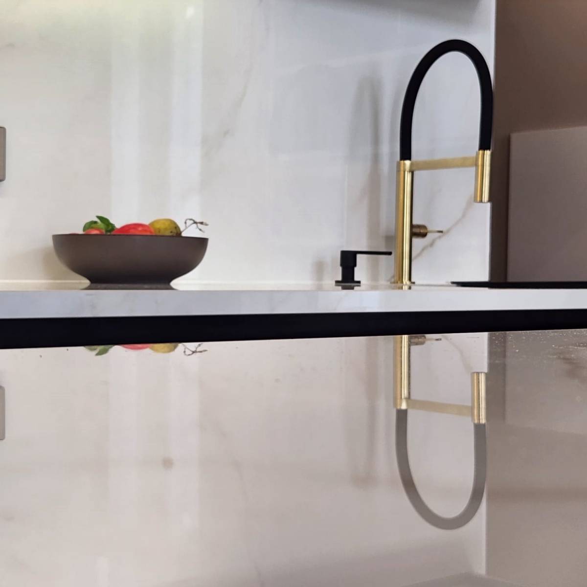 Rénovation d'une cuisine équipée avec ilot dans l'Hérault à Sète 34200 dans l'Hérault