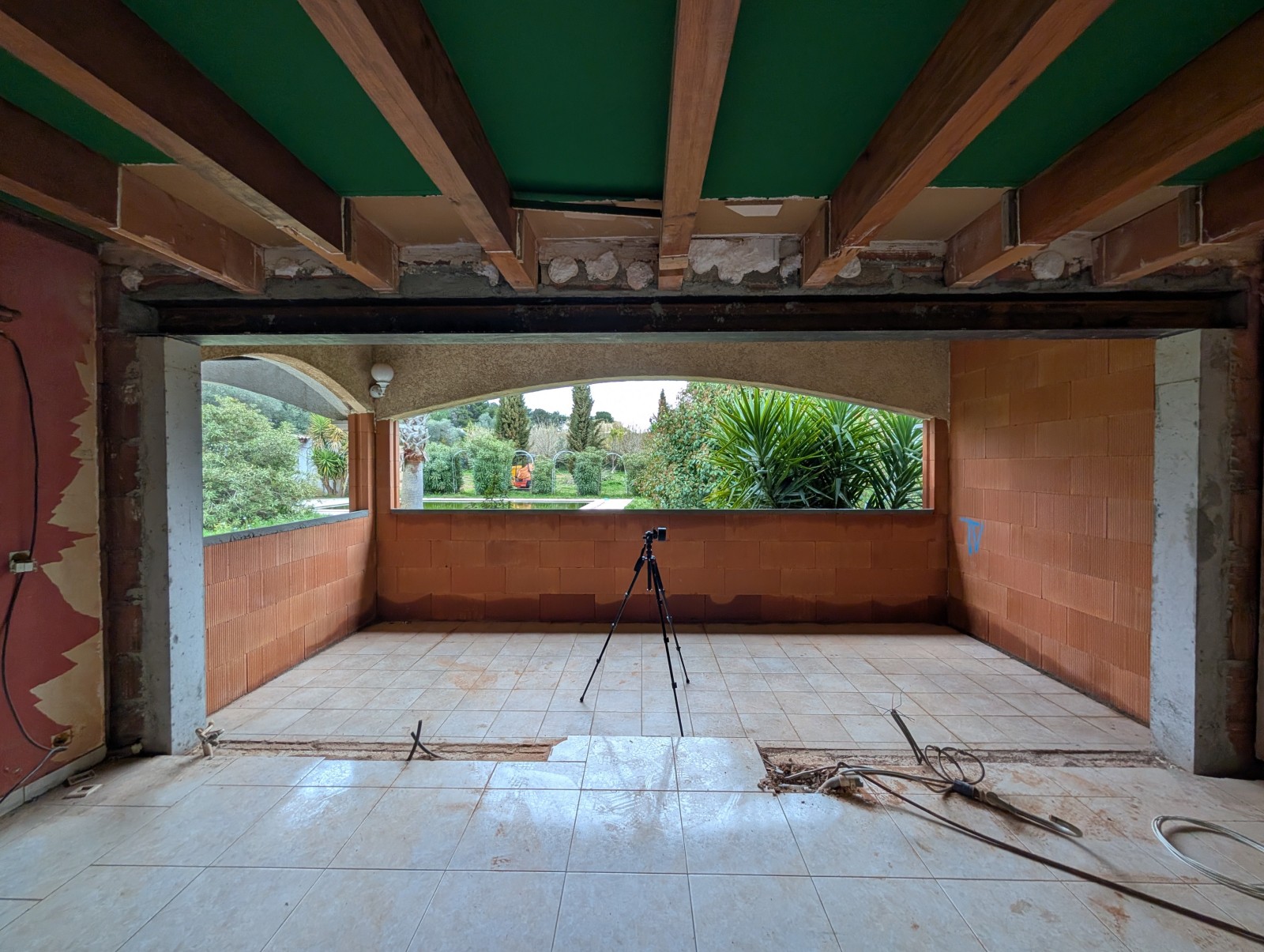 Grande cuisine équipée  avec ilot central à Marseillan proche d'Agde 34300