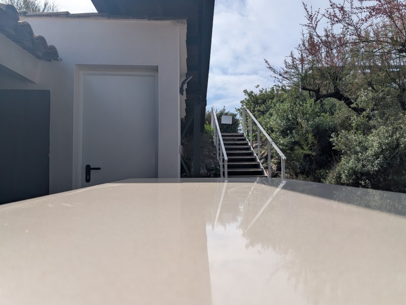 Îlot central convivial pour apéritifs et barbecues dans un pool house à Béziers 34500 en occitanie