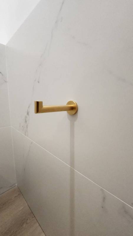 Aménager des toilettes moderne avec une petite surface à Sète 34200 dans l'Hérault