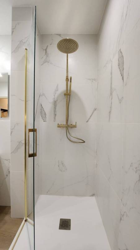 Aménager et décorer une salle de bain moderne à Sète 34200 dans l'Hérault
