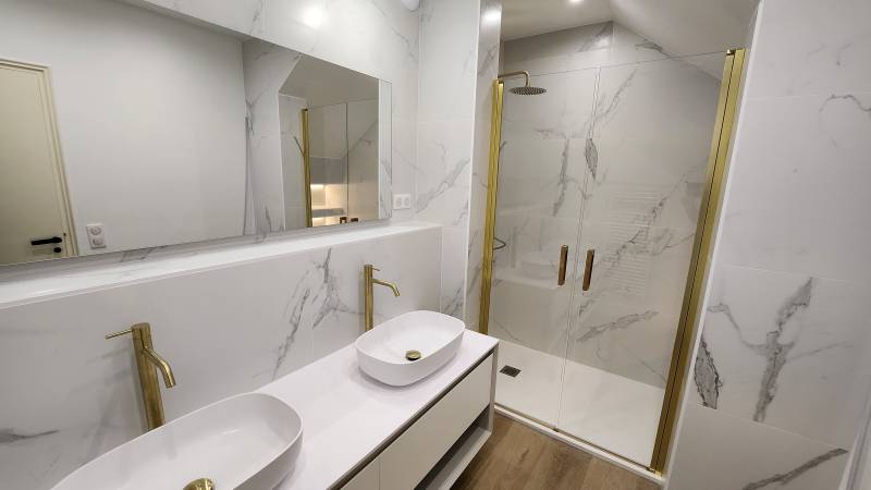 Aménager une petite salle de bain fonctionnelle à Sète 34200 dans l'Hérault