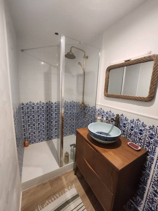 Aménager une petite salle de bain et pas chère fonctionnelle à Sète 34200 dans l'Hérault