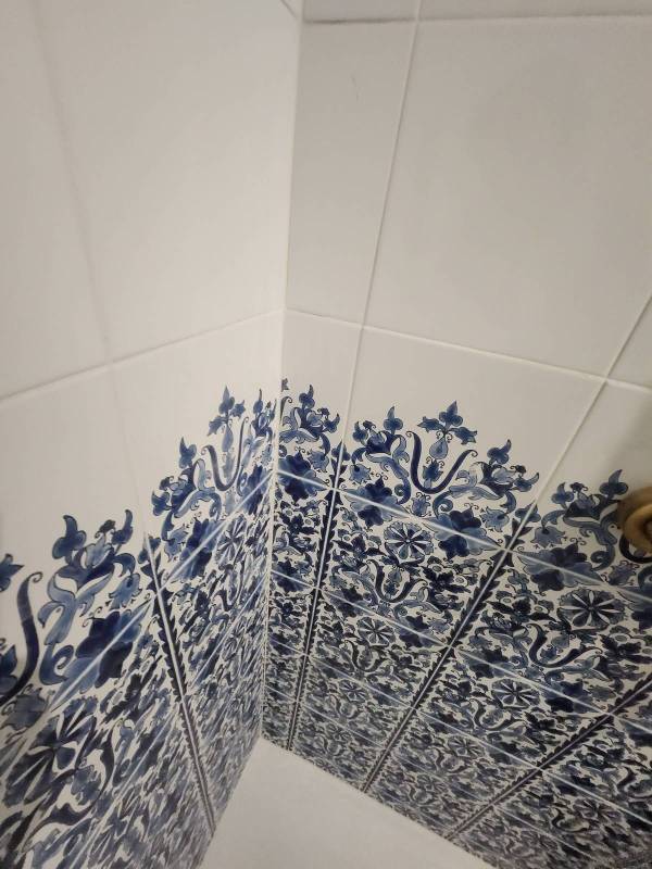 Décorer une petite salle de bain fonctionnelle à Sète 34200 dans l'Hérault