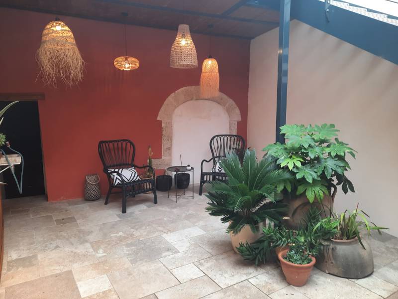 Décoration d'un patio à Balaruc près de Sète dans l'Hérault 34