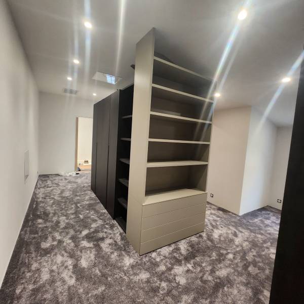 Conception de mobilier design et dressing sur mesure pour ma buanderie à Béziers 34500 en Occitanie 