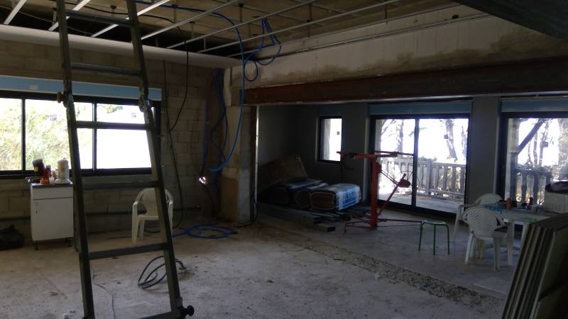 Rénovation d'une maison Avant apres d'une rénovation dans une villa au bords de l'étang à Sète 34200 dans l'Hérault 